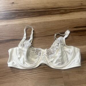 Wacoal retro chic unlined cream sexy lacy unlined 36C bra